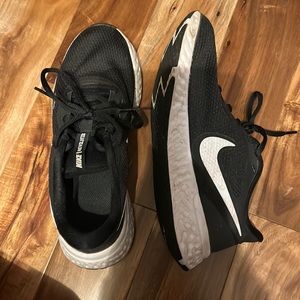 Nike revolution 5